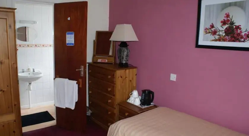 Lyn Glary Hotel