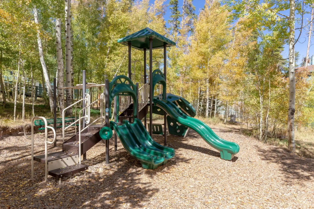Treehouse #305, Building D by Summit County Mountain Retreats