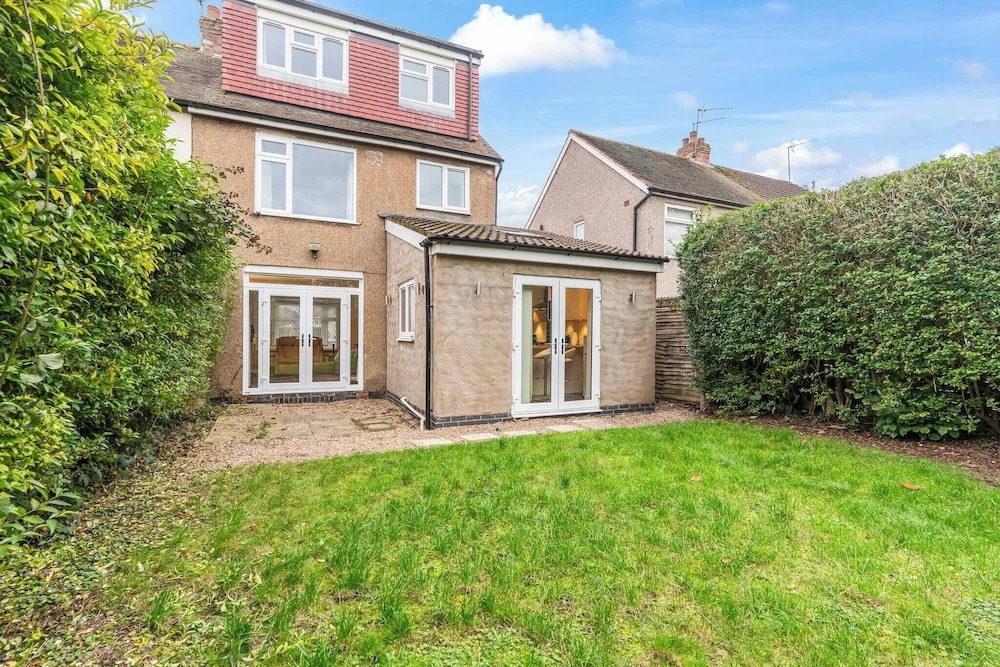 Beautiful 5 Bedroom Home in Coventry 14min to NEC