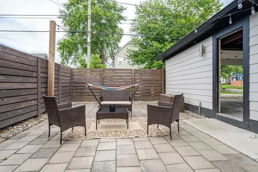 Near Downtown | 2 En-Suites • Garage • Sleeps 9