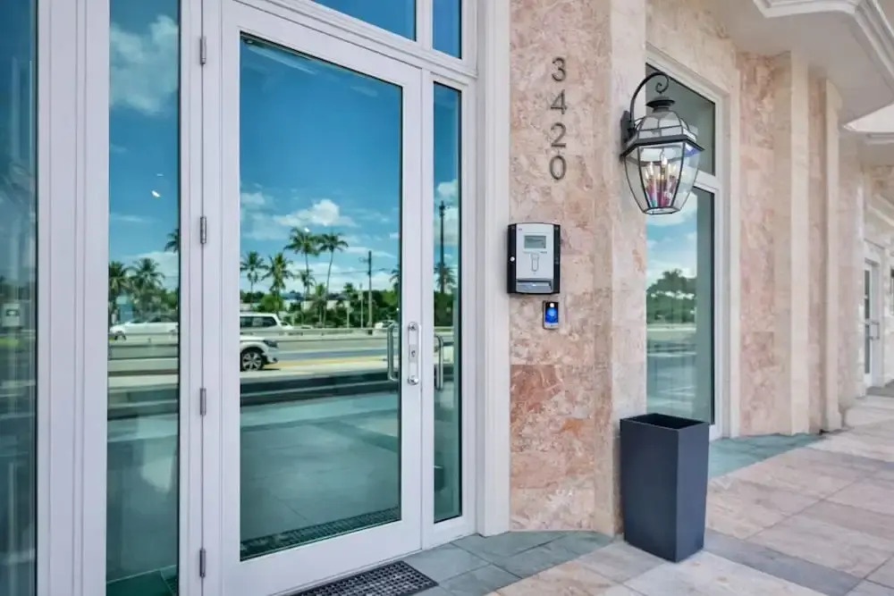 Relaxing Miami Beach Getaway Near  Ocean