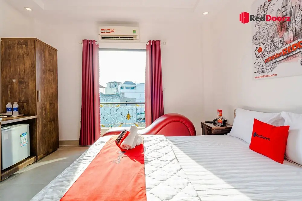 RedDoorz The Sun Hotel near Duong Quang Ham Street