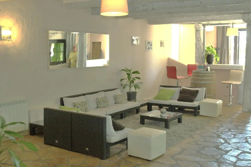 HOTEL 3 étoiles NN "LOU CIGALOUN"