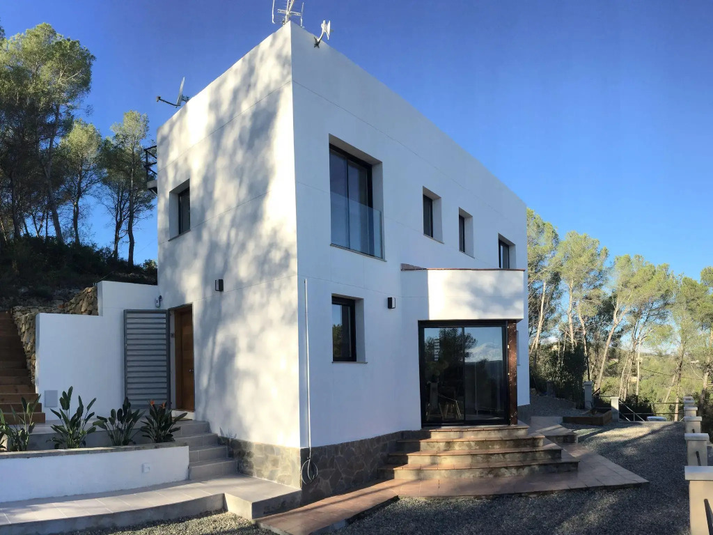 Luxurious house with private pool and fantastic view for 6 people in Olivella