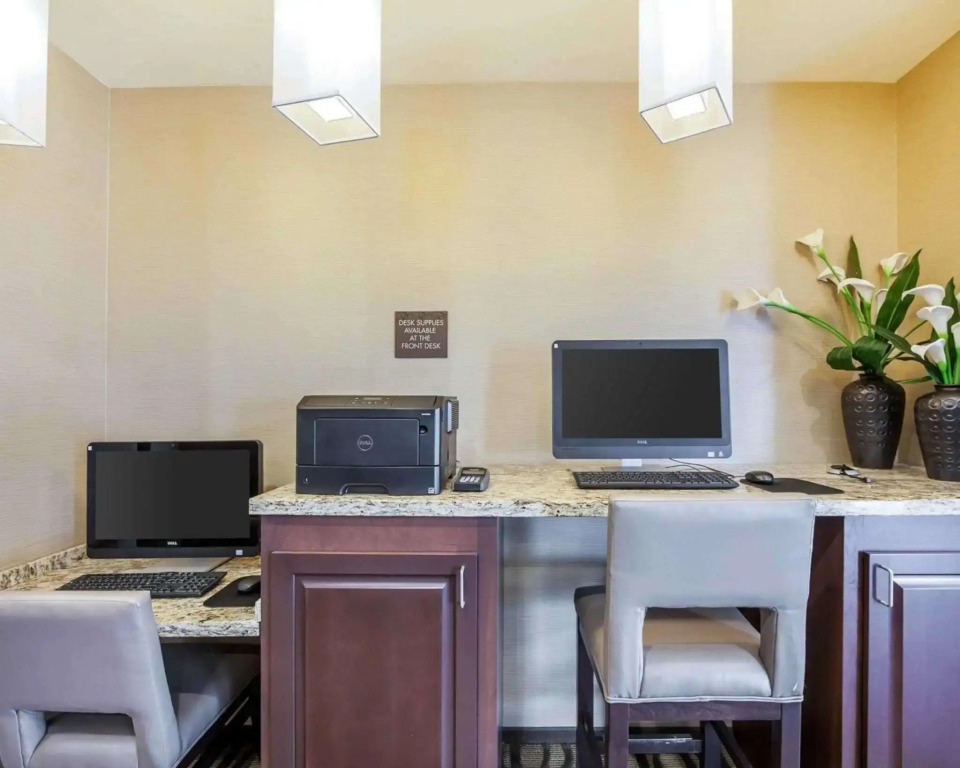 Comfort Suites Marietta-Parkersburg