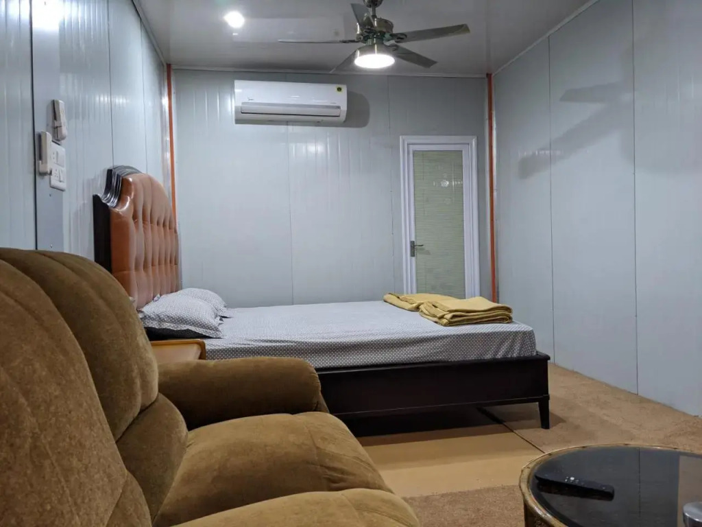 Private Rooms with International Airport View