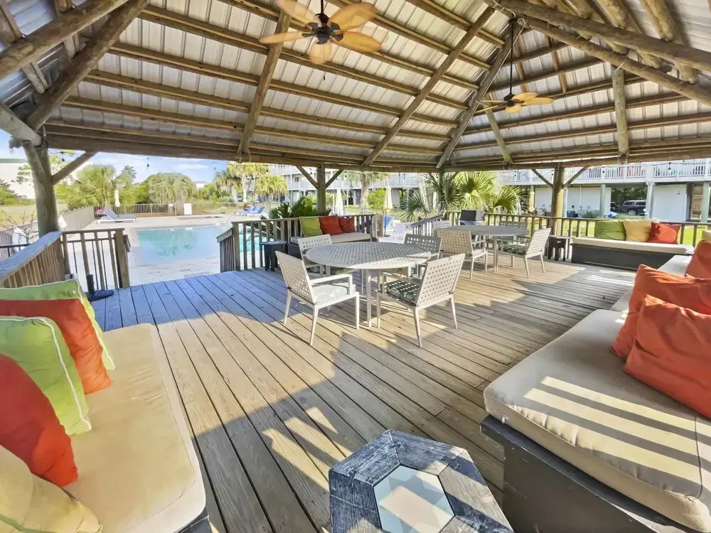 Summersalt 1 Bedroom Condo by RedAwning