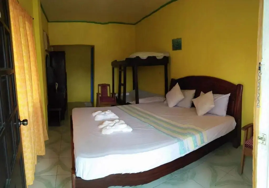 Guannas Place Rooms & Restaurant
