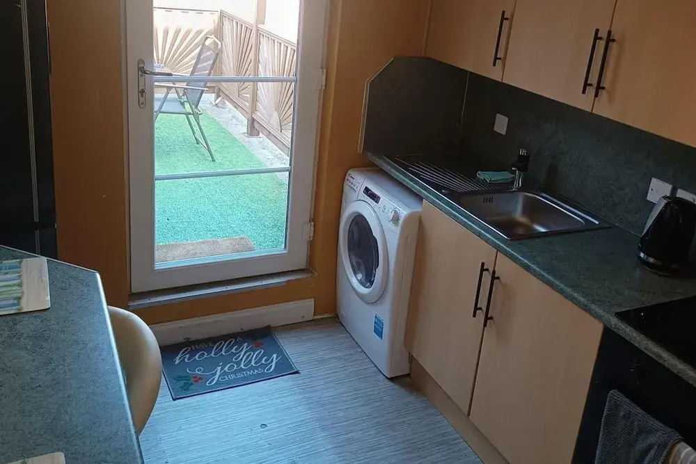Apartment - Sleeps 5, Free Parking & Sun Terrace