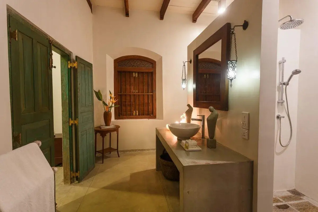 MO River House Luxury Villa