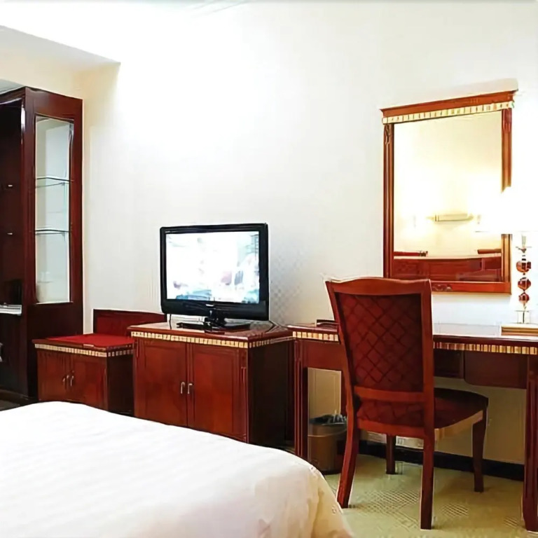 Yijia Mingshi Holiday Hotel
