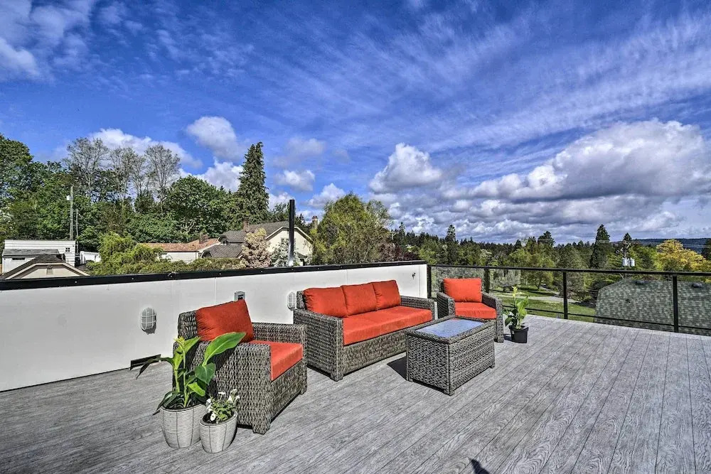'ruston Retreat' - Mod Home w/ Rooftop Deck!