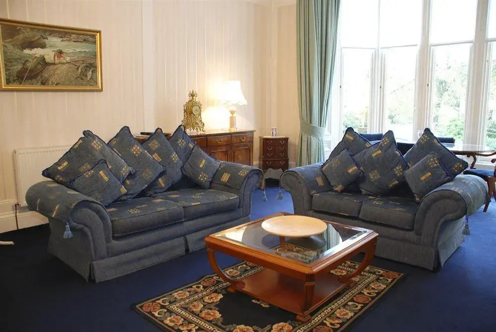 The Whitehouse Apartments