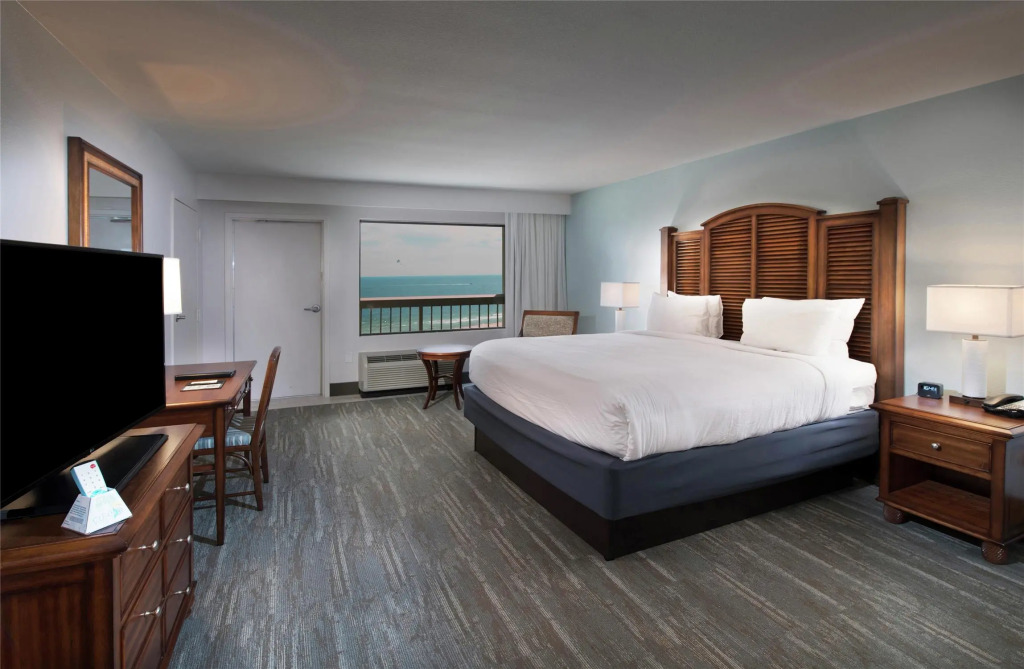 The Island House Hotel a Doubletree by Hilton