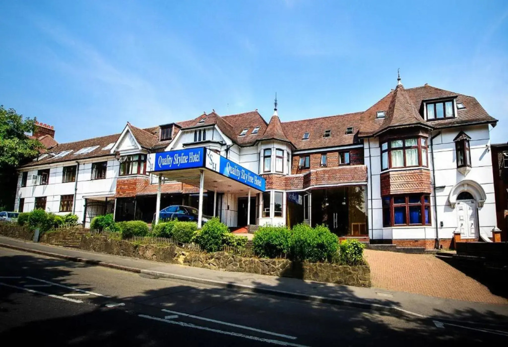 OYO The Luton Hotel