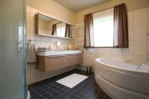 B&B Azadro