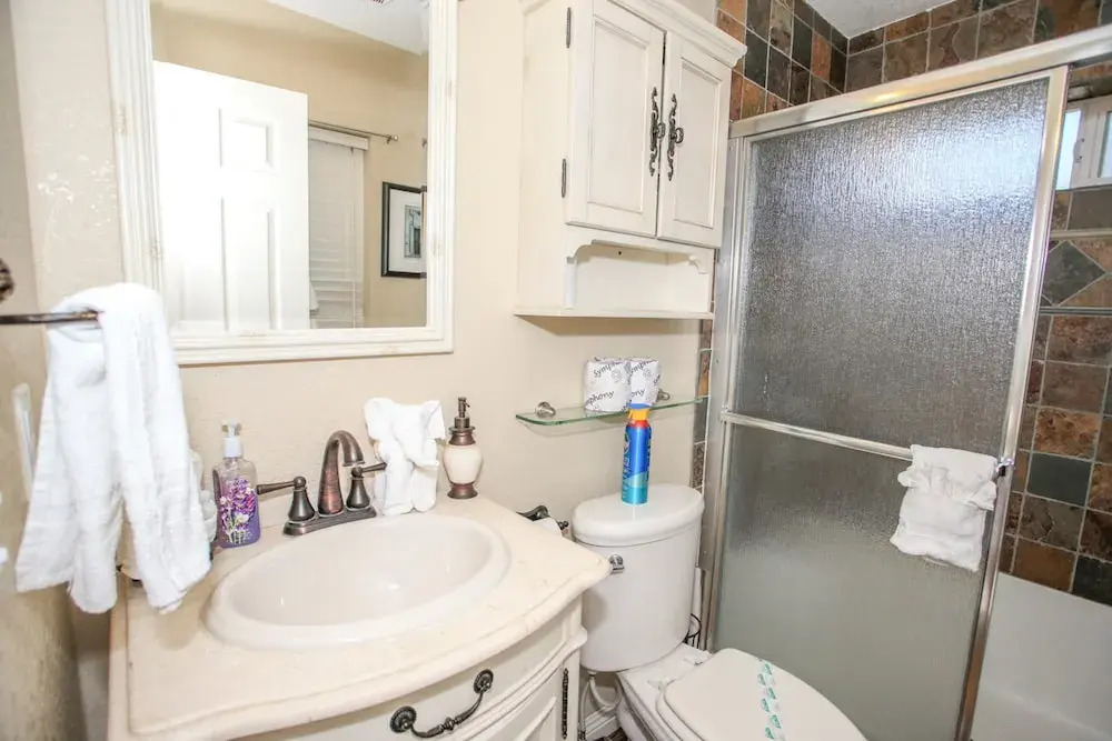 All Decked Out - 2BR 2BA, Netflix, WiFi