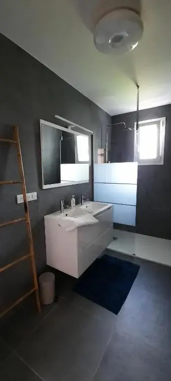 PARABISU TTIKIA "Petit Paradis"