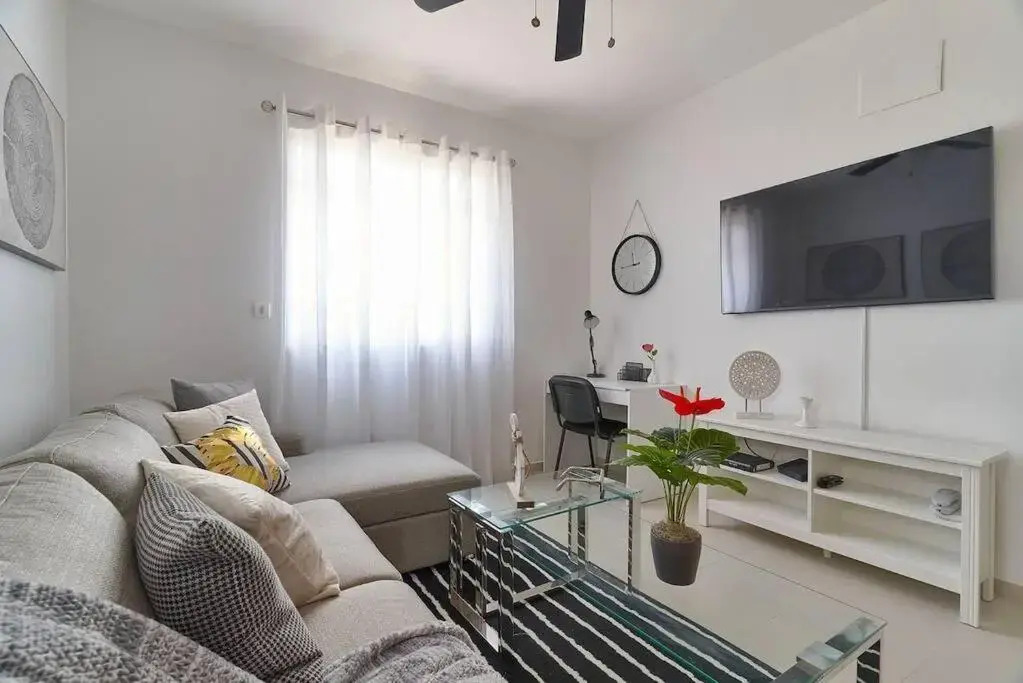 Oasis in front of the PARK/ 3BR W/ FAMILY ROOM + STUDY