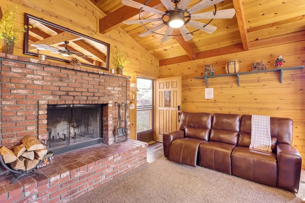 1 Mi to Skiing: Mtn-view Cabin in Big Bear Lake