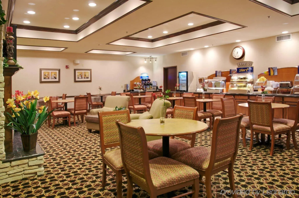 Holiday Inn Express Hotel & Suites Center by IHG