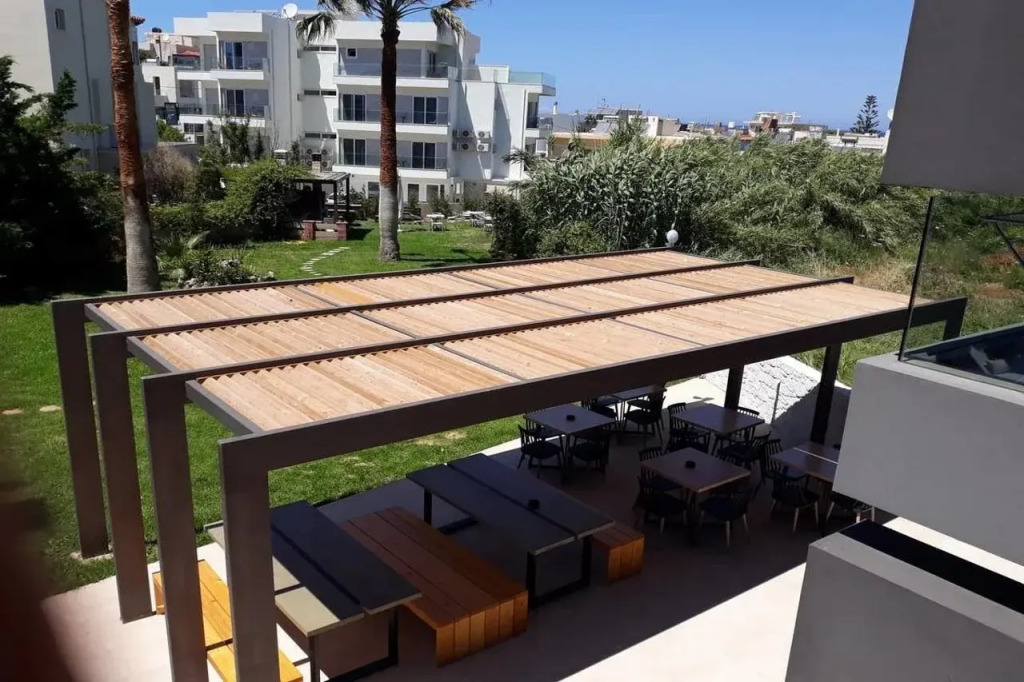 Icarus Hotel