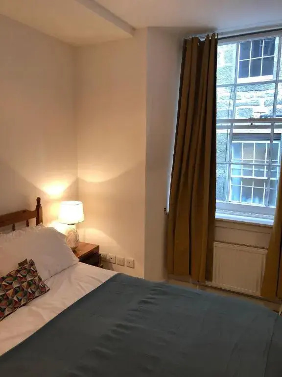 The Edmonstone's Close Residence No2