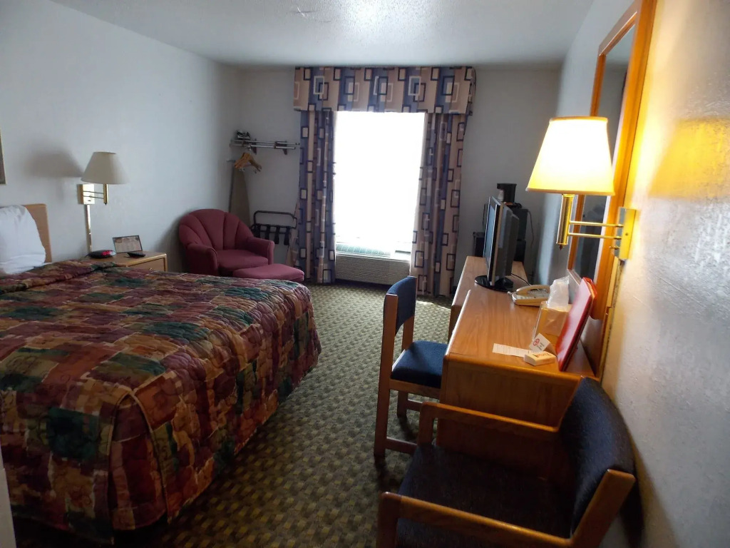 Norwood Inn and Suites - Roseville
