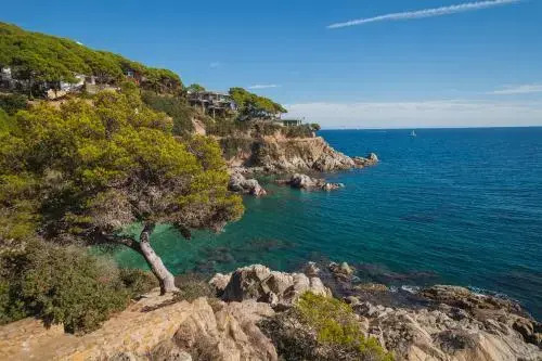 Apartments Sant Lluis CENTER, 2 min walk from the sea