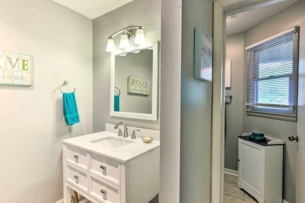 1 Mi to Lake Lure: Mtn-view Studio w/ Balcony!