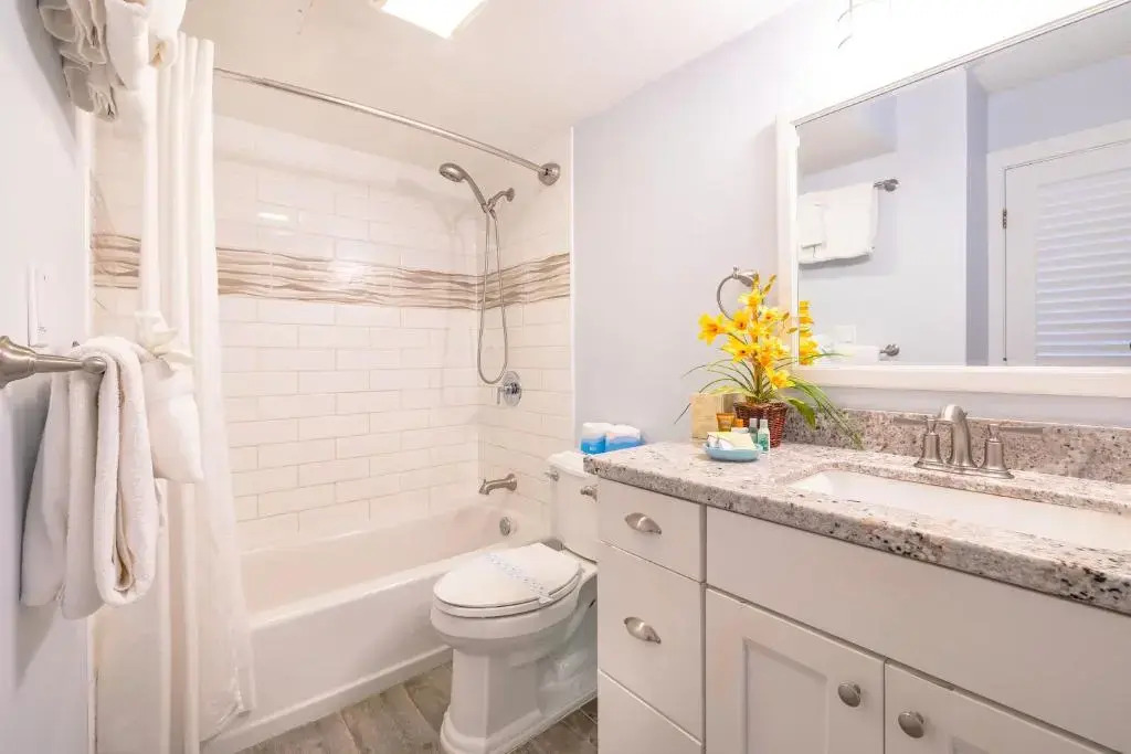 Beautiful 7th Floor with Partial Ocean Views | 1 Block to Beach | Free Parking & WIFI