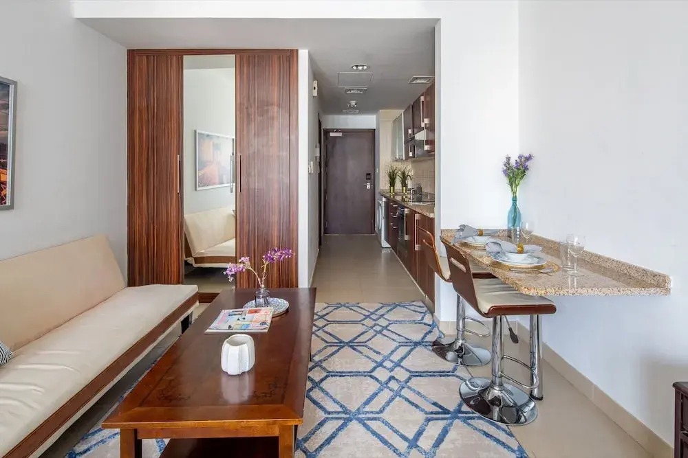 Stylish Studio Apartment in JLT With Lake Views!