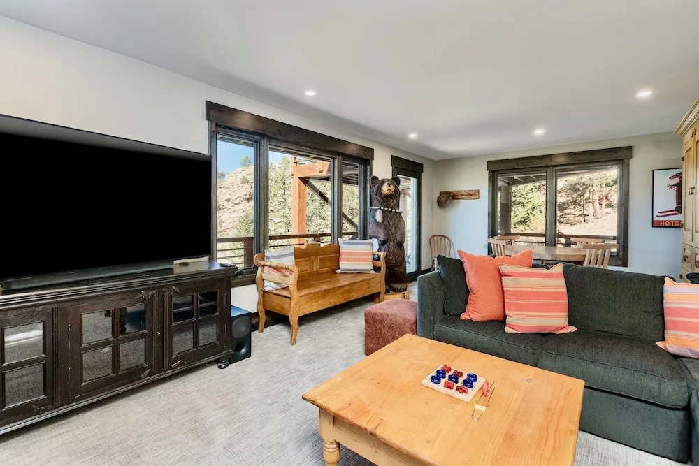 Moose Den Luxury Vacation Home at Windcliff home