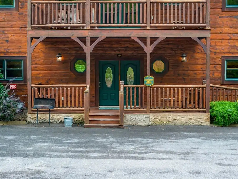 Dogwood Grand Cabin Hot tub and Games