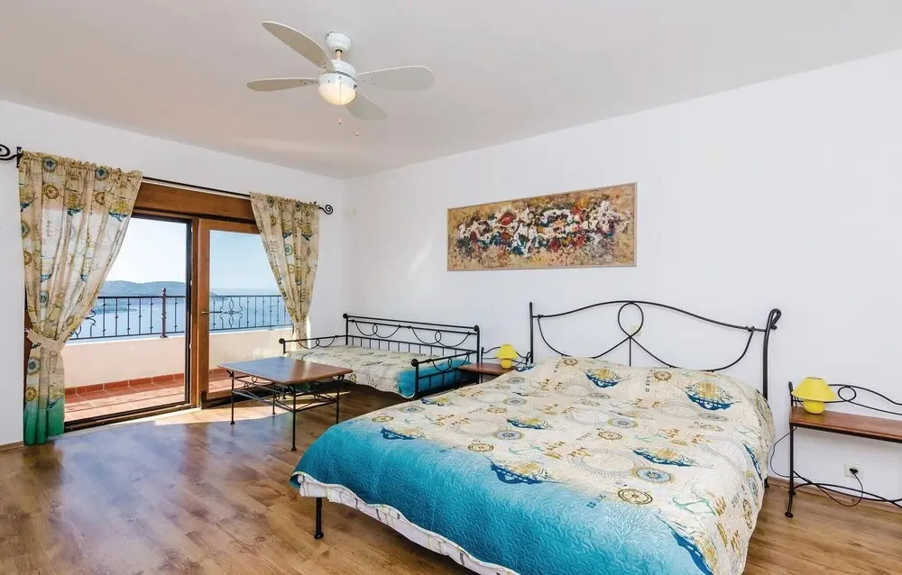 Nice Home in Orasac With Wifi and 6 Bedrooms