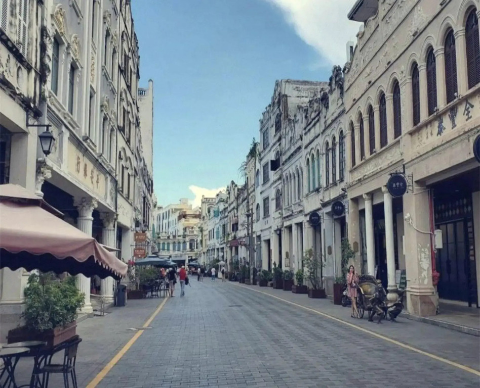 Haikou V8 Chaoman Tour Hotel