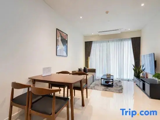 The Emerald Metropole Luxury Apartment