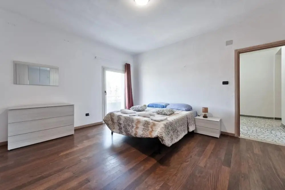 Venice H&S APT Private Room With AC