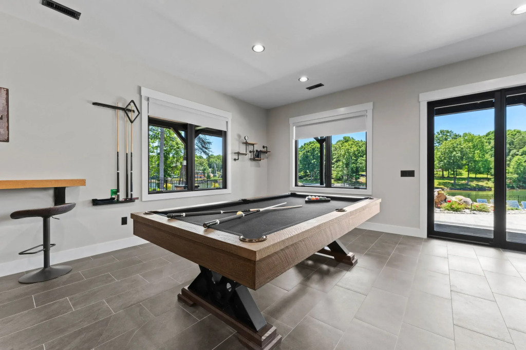 Gray Fox Lodge by Avantstay Waterslide Pool, Theater Sleeps 21