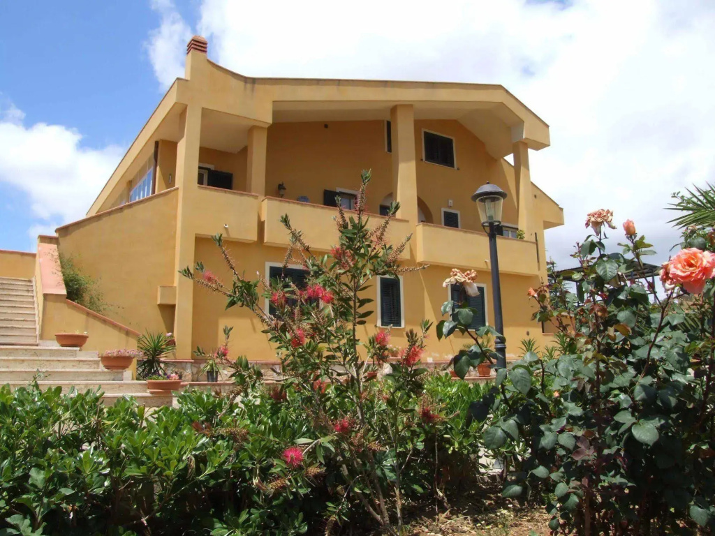 B&B S. Elia Villa Surrounded by Greenery