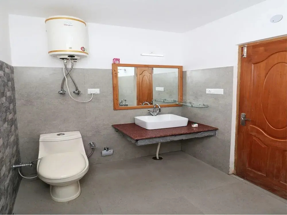 OYO 13697 Home Exotic Hill View Studio Naggar Road