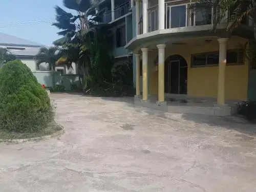 Naayaas Hotel
