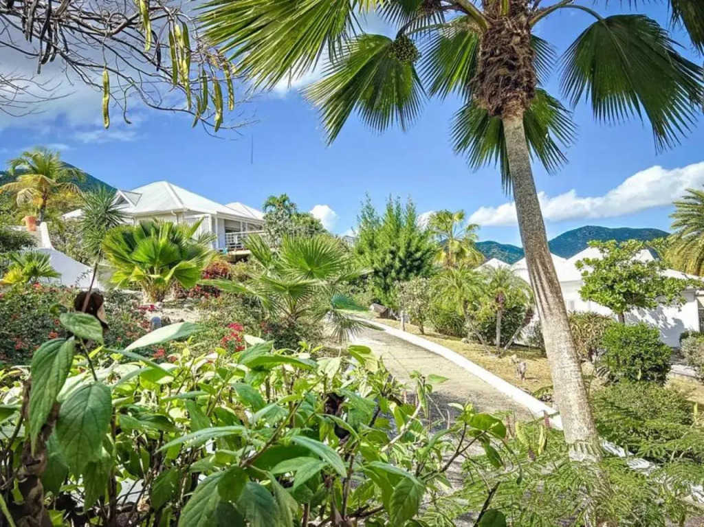 Villa Manoureva 10 min walk from Orient Bay Beach