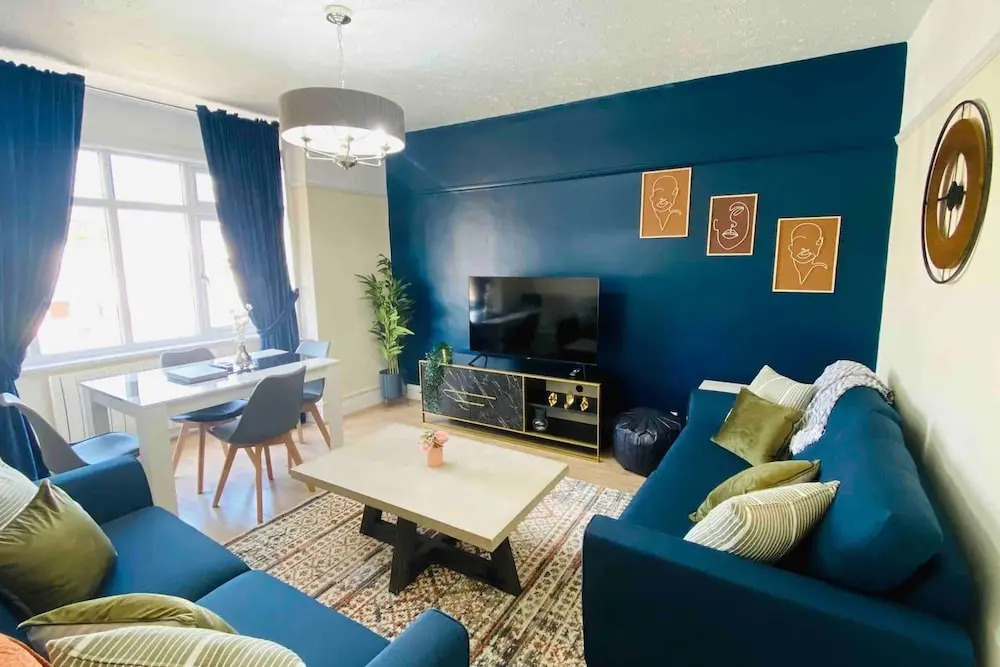 Family 4-bed Apartment in Dawlish With Sea View