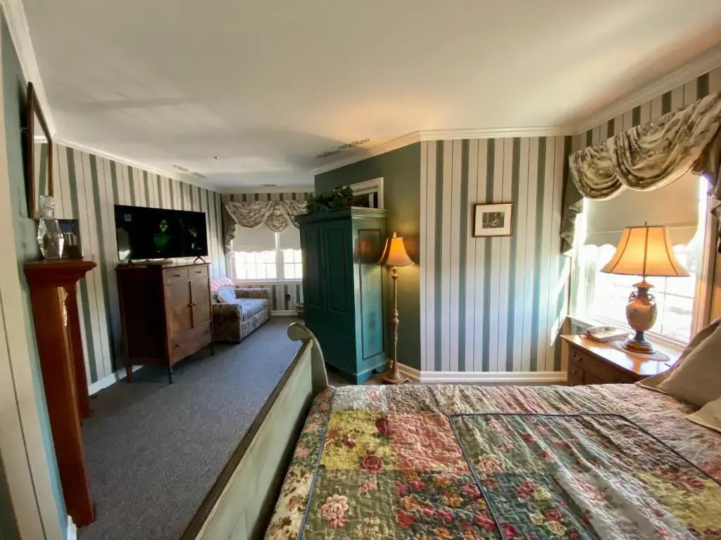 The Cypress Inn