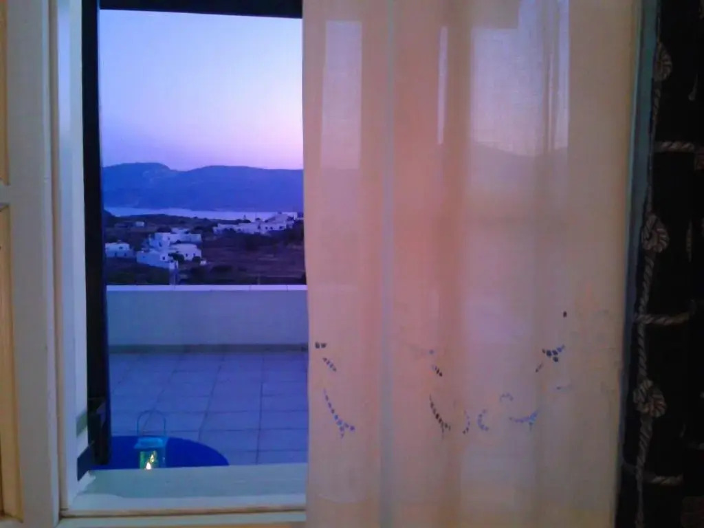 Georgia Rooms Milos