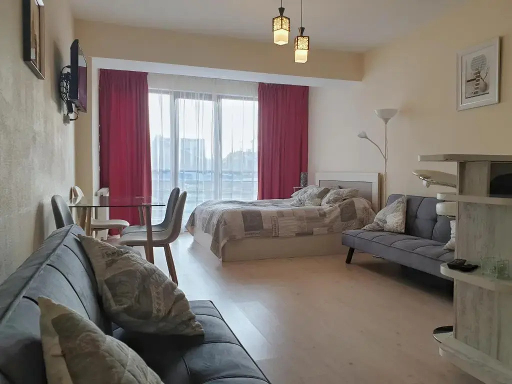 Rider Paradise Flat 4