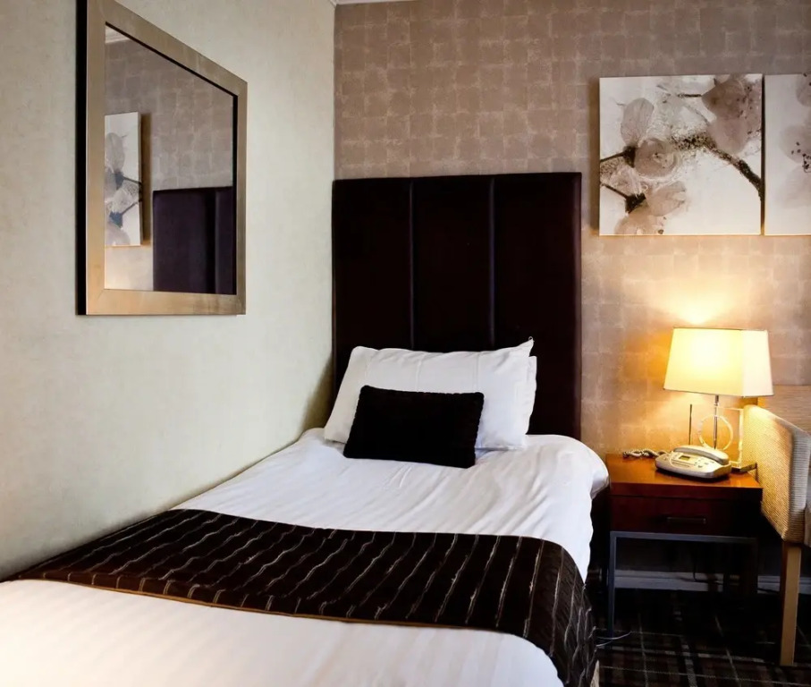 Waterside Hotel