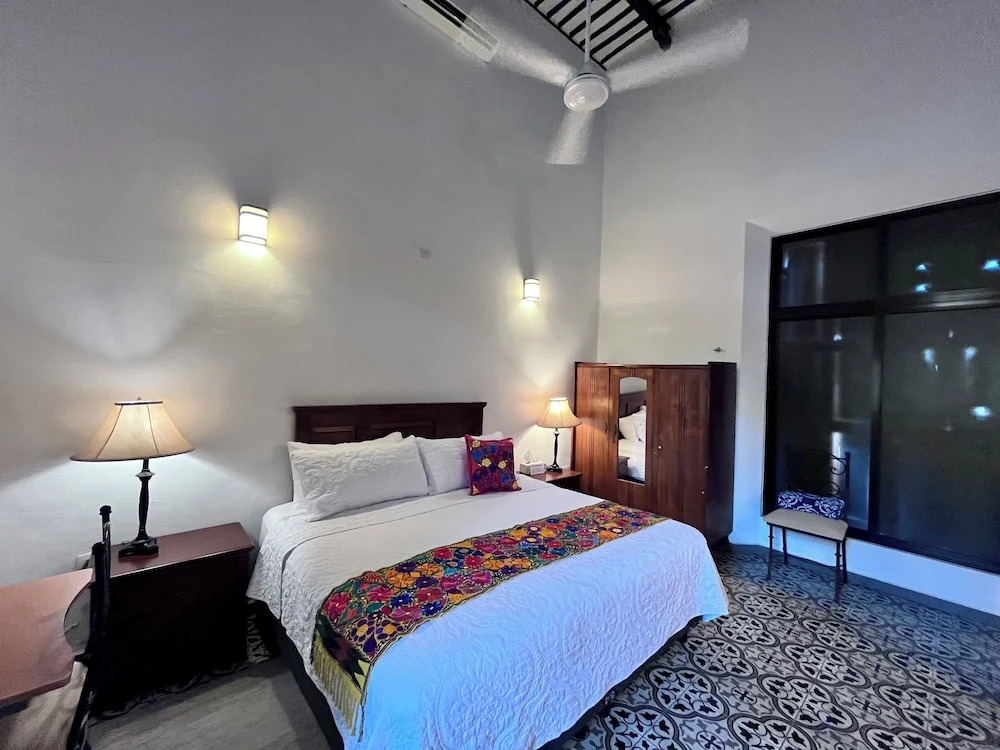 Espectacular casona con alberca y jardines