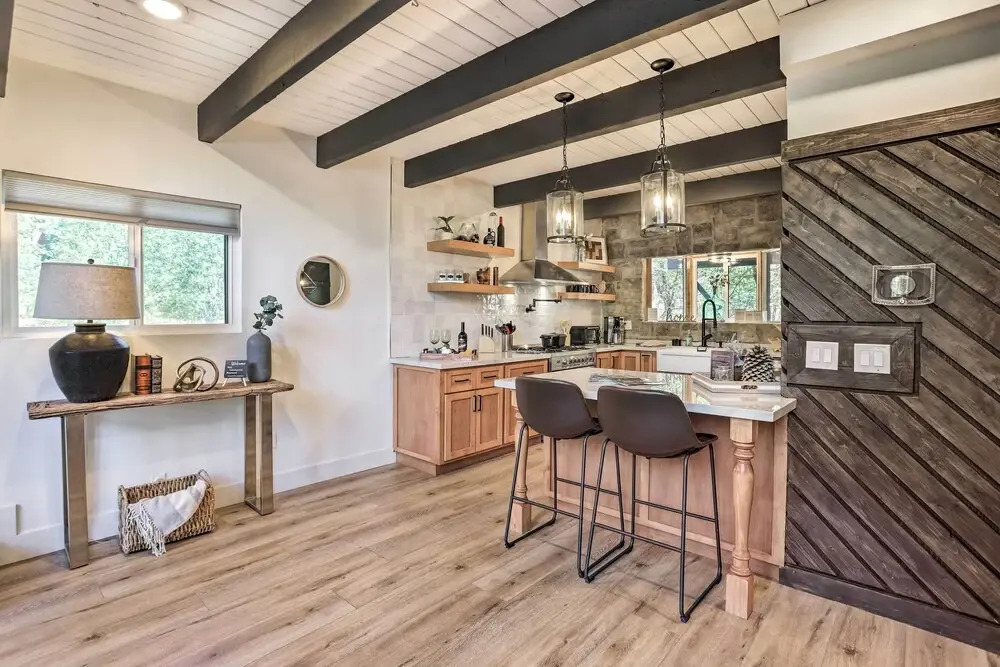 Luxe Timberland Villa w/ Lake Arrowhead Access